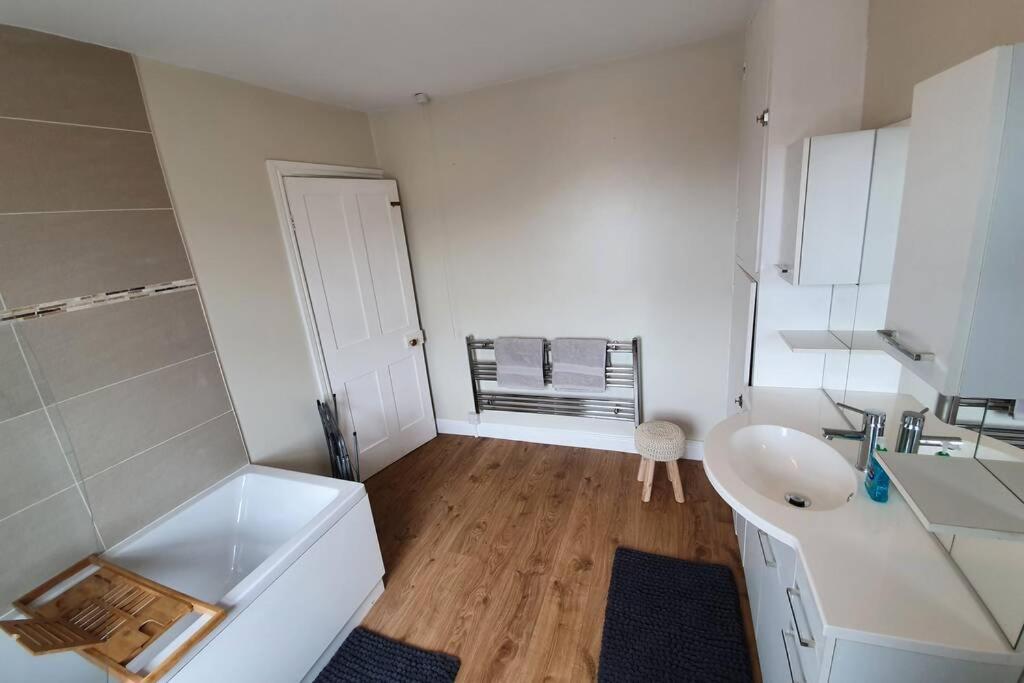 Ferienwohnung Cosy, Quirky, Comfy 'N' Chic House- Swindon Exterior foto